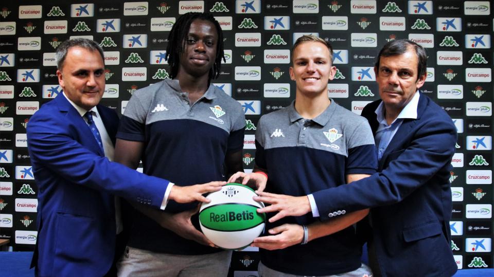 Bropleh y Dee, presentados como jugadores del Real Betis Energía Plus