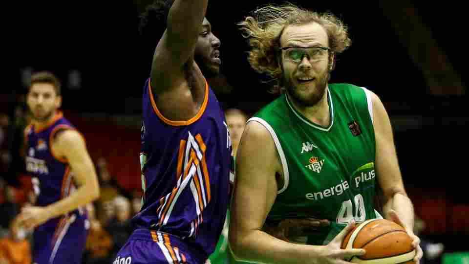 CRÓNICA | Baloncesto total y golpe de autoridad (94-69)