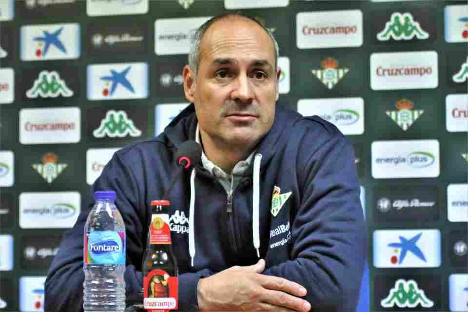 Curro Segura atenderá a los medios mañana en la previa del duelo ante Rio Ourense