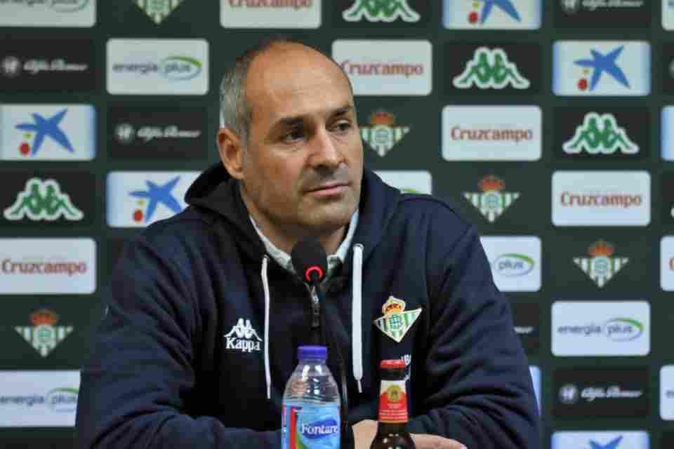 Curro Segura atenderá a los medios mañana en la previa del duelo ante Melilla Baloncesto