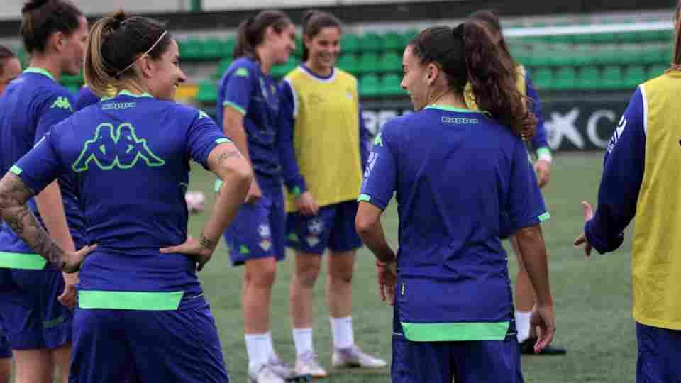 Toda la plantilla disponible, salvo Marta Pérez, en la vuelta al trabajo