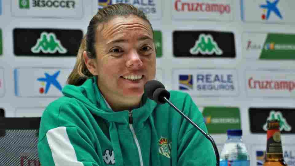 María Pry: "Todo el mundo disfruta con el Betis"