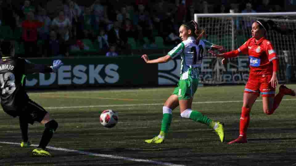 Yiyi: "Ha sido un partido muy completo y los tres puntos son merecidos"