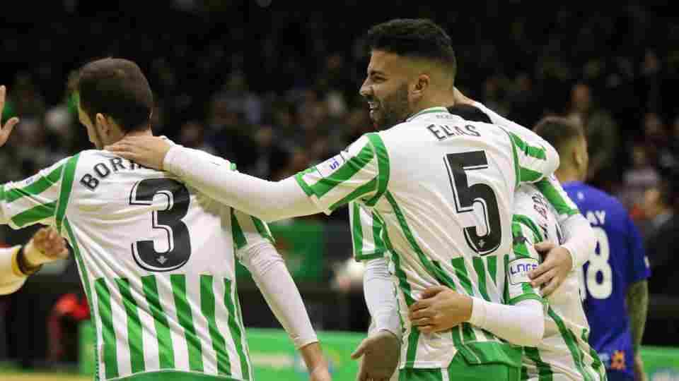CRÓNICA | Otra victoria solvente y vuelta al liderato (10-2)