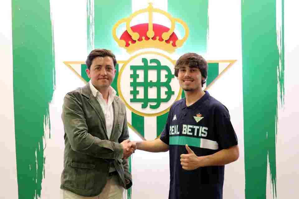 Rodri renueva con el Real Betis