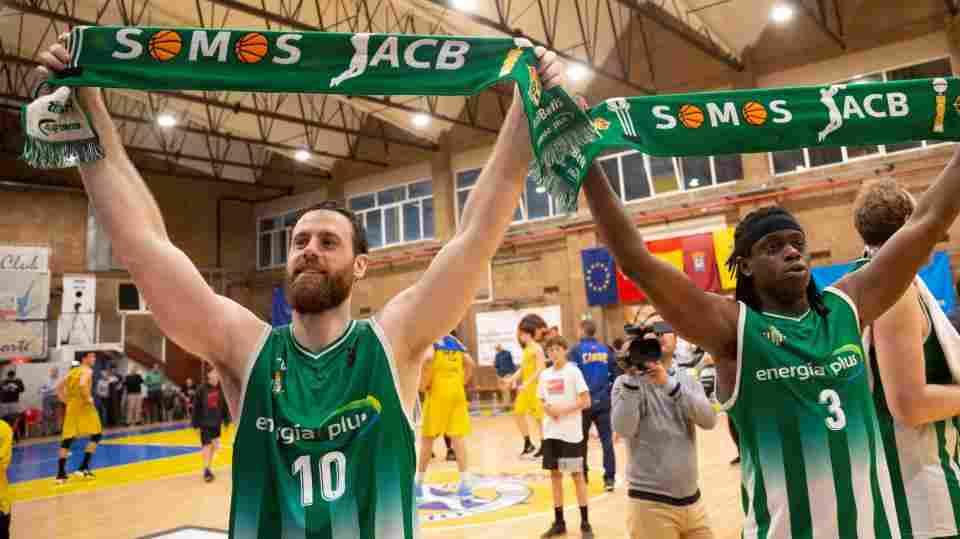 Almazán: "Es un orgullo representar este escudo y lo que significa"