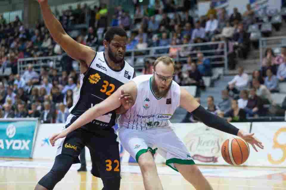 CRÓNICA | Un broche final digno de un equipo de récord (84-86)