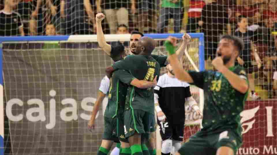 CRÓNICA | Un equipo maduro, un portero descomunal y un primer paso hacia el ascenso (1-2)