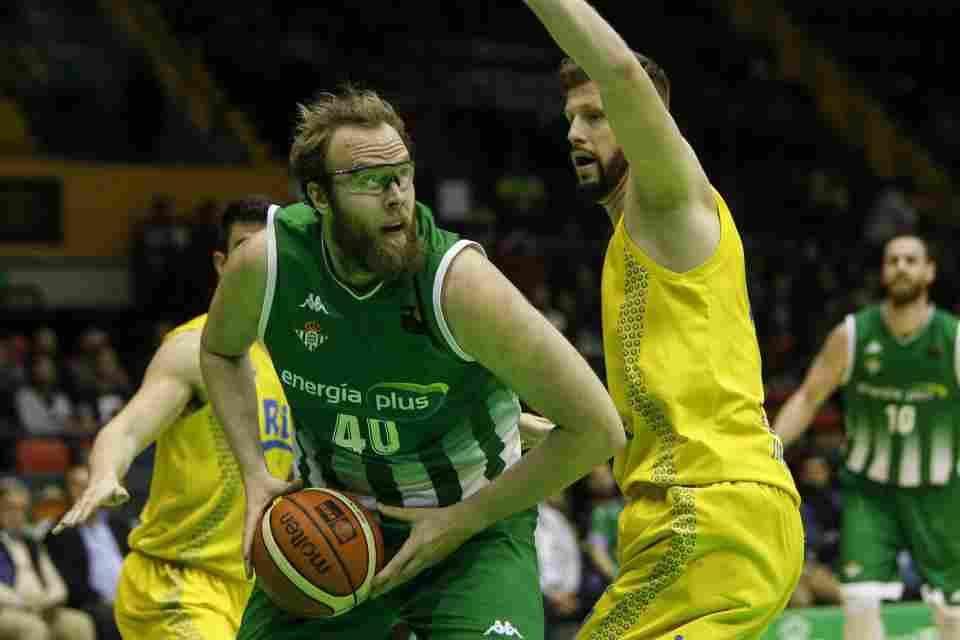 Matt Stainbrook y Aleksander Marcius no seguirán en el Real Betis Energía Plus la próxima temporada