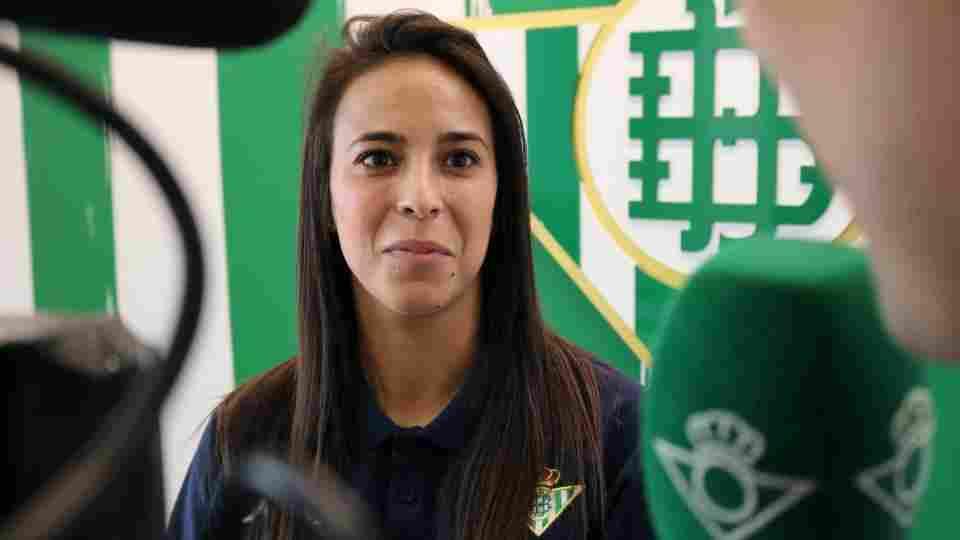 Ana Hernández: "No hay algo más grande que vestir la camiseta de tu equipo"
