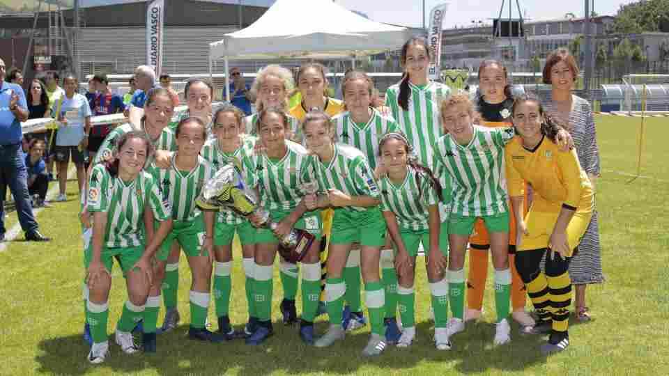 Brillante papel de las infantiles del Real Betis Féminas en la Azpeitia Cup