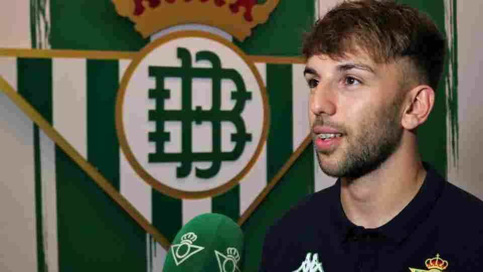 Álvaro López: "Unirme a un proyecto como el del Betis es muy fácil"