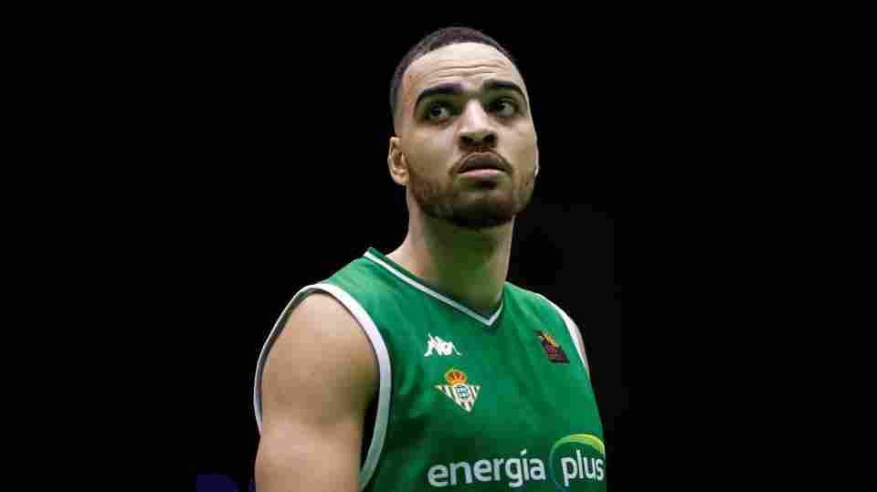 Obi Enechionyia deja de ser jugador del Real Betis Energía Plus