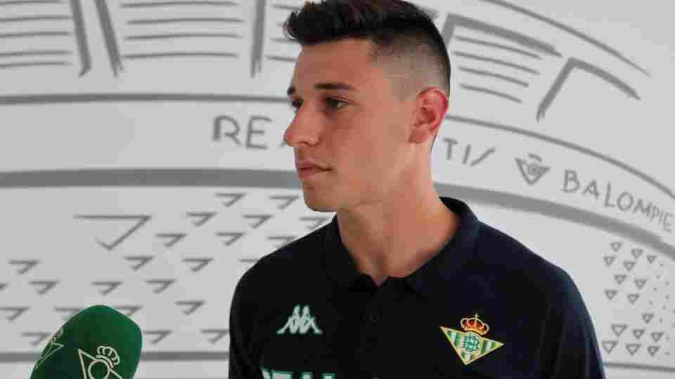 David Yera: "Tengo ganas de llevar este escudo a lo más alto"