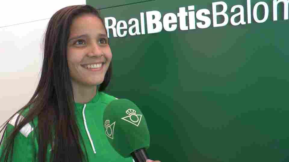 Astudillo: "Estoy feliz y orgullosa de vestir esta camiseta"