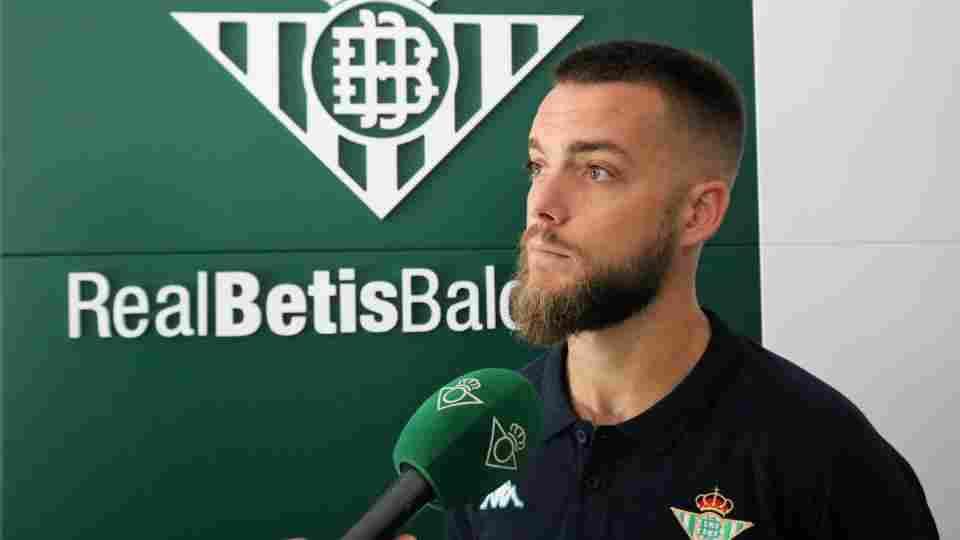 Víctor Arévalo: "Es un orgullo representar este escudo"