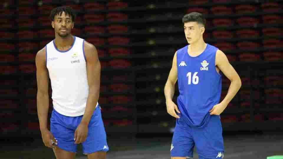 Los equipo cadete y junior se preparan para los torneos de Ciutat de Torrent y Badalona