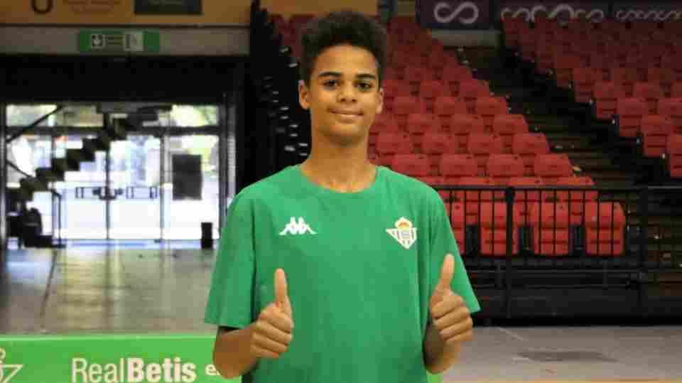 El jugador francés Iliam Fevry se incorpora al infantil del Coosur Real Betis 
