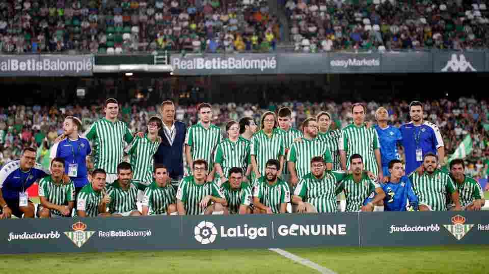 El Real Betis y su Fundación presentaron ayer a su equipo de la Liga Genuine Santander