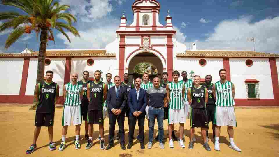 La plantilla visitó la Hacienda Guzmán y vivió su primera 'Experiencia Coosur'