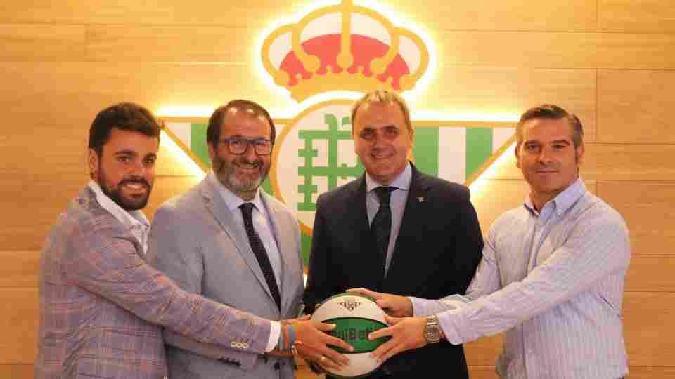 El Ayuntamiento de Carmona y el CB Carmona se suman al Programa Escuelas del Coosur Real Betis