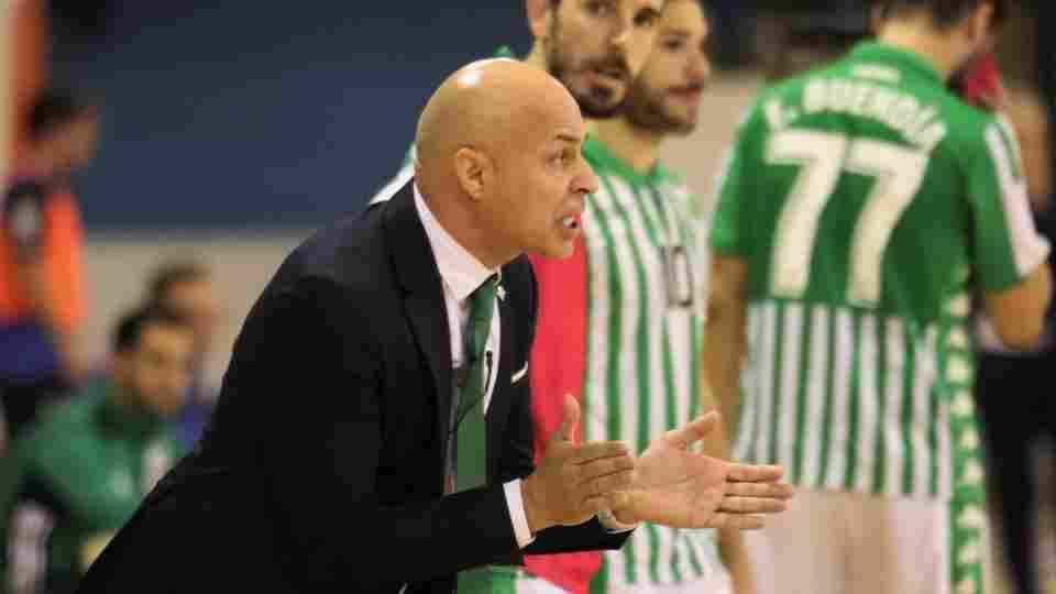 Juanito: "Estamos muy contentos por ganar en casa y haber dejado la portería a cero"