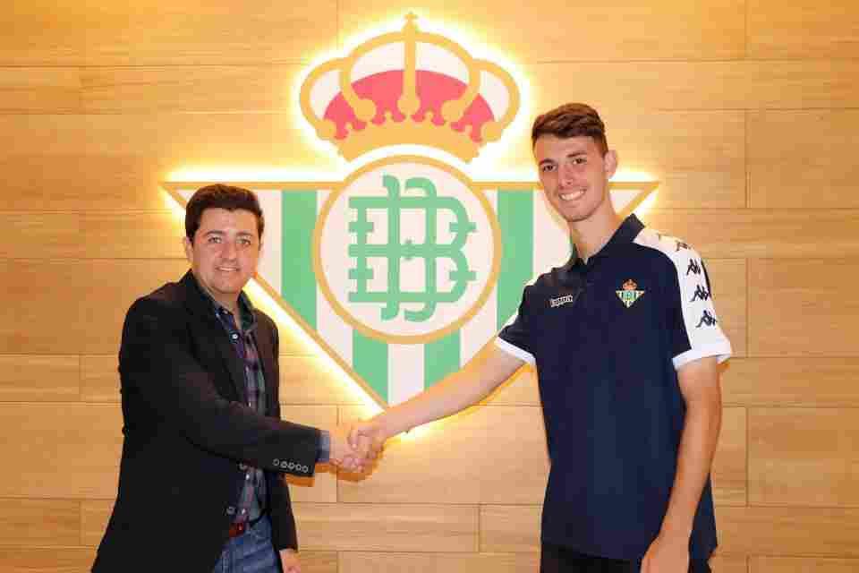El Real Betis renueva a Raúl hasta 2023