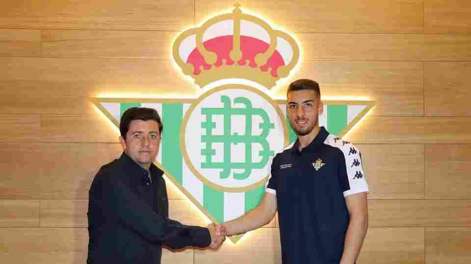 Dani Rebollo renueva su contrato con el Real Betis