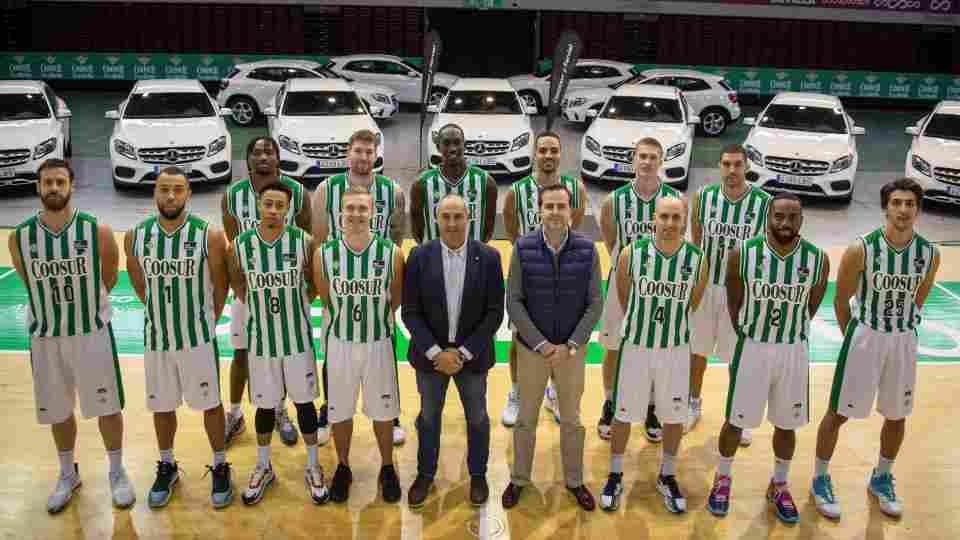 El Coosur Real Betis recibe los vehículos oficiales de Mercedes-Benz