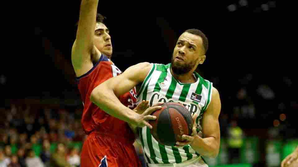 Los abonados del Coosur Real Betis podrán retirar dos entradas gratuitas para el partido ante Herbalife Gran Canaria