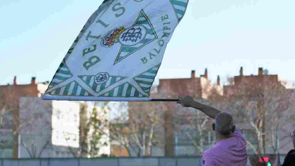 Dos entradas a tres euros  cada una para los abonados del Real Betis Féminas