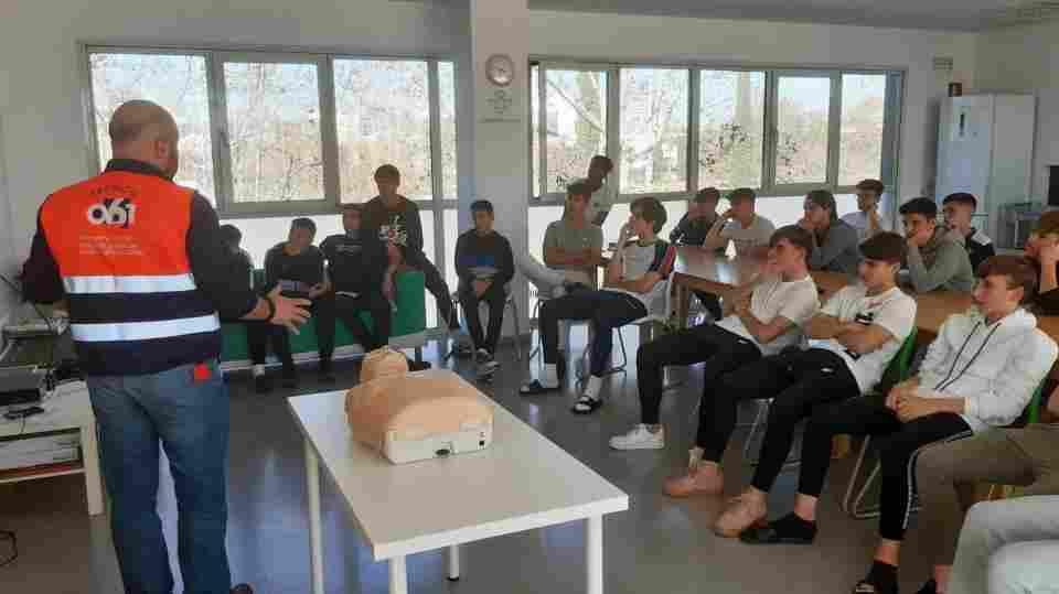 Formación sobre primeros auxilios en las residencias de la Cantera