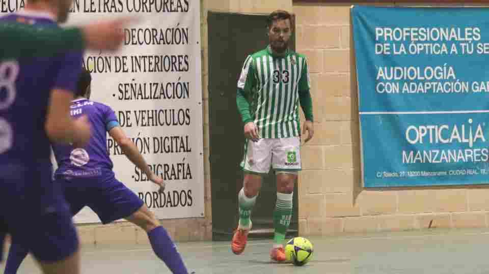 Víctor Arévalo: "Hemos dejado escapar el partido en un solo minuto"