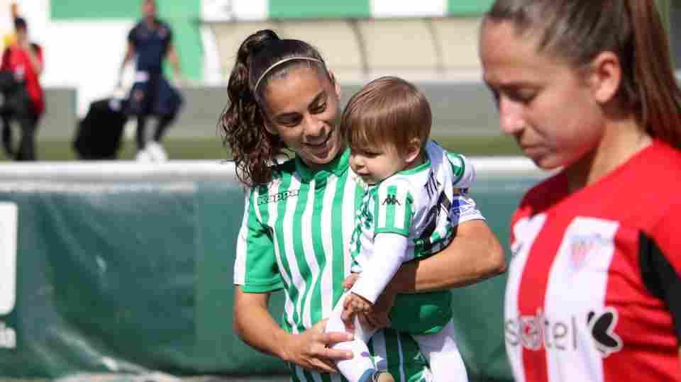 Nuria Ligero 'Nana': "Estoy muy contenta por seguir dos años más en el Betis"
