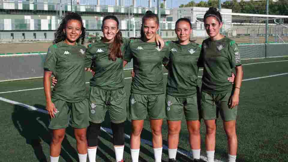 Andrea Medina, Luisa, Sonia, Irati y Lucía Méndez se unen a la pretemporada del primer equipo