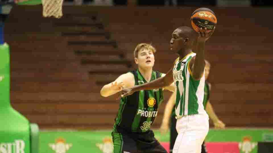Petit Niang: "Vamos a aprender de esto para los siguientes partidos"
