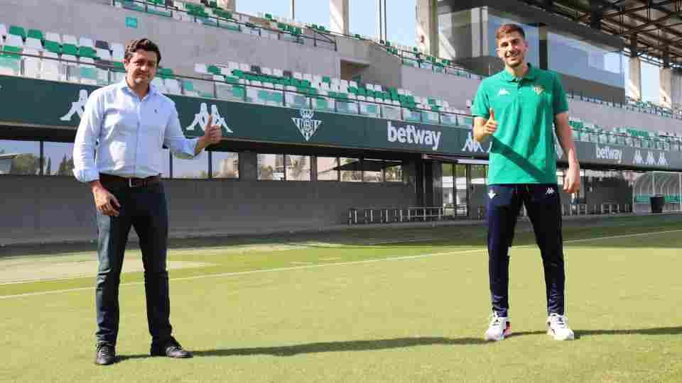 El Real Betis renueva a Fran Delgado