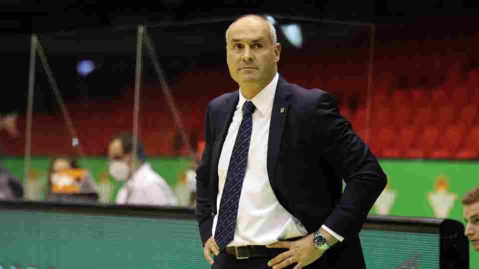 Curro Segura deja de ser el técnico del Coosur Real Betis
