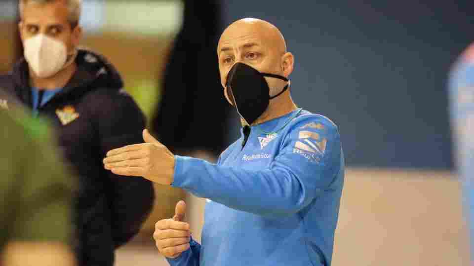 Juanito: "Tenemos que saber adaptarnos y leer el partido"