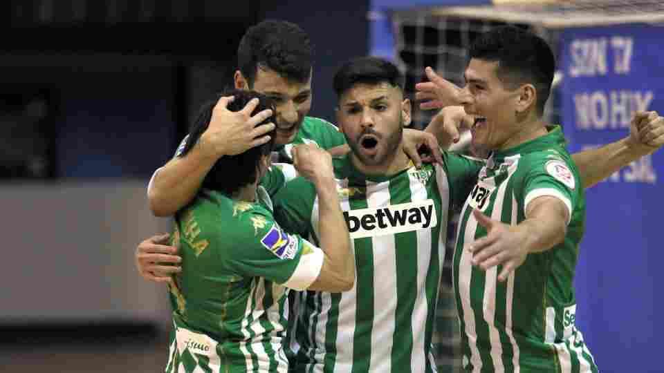 CRÓNICA | Una victoria de raza en el reencuentro con la afición (2-1)