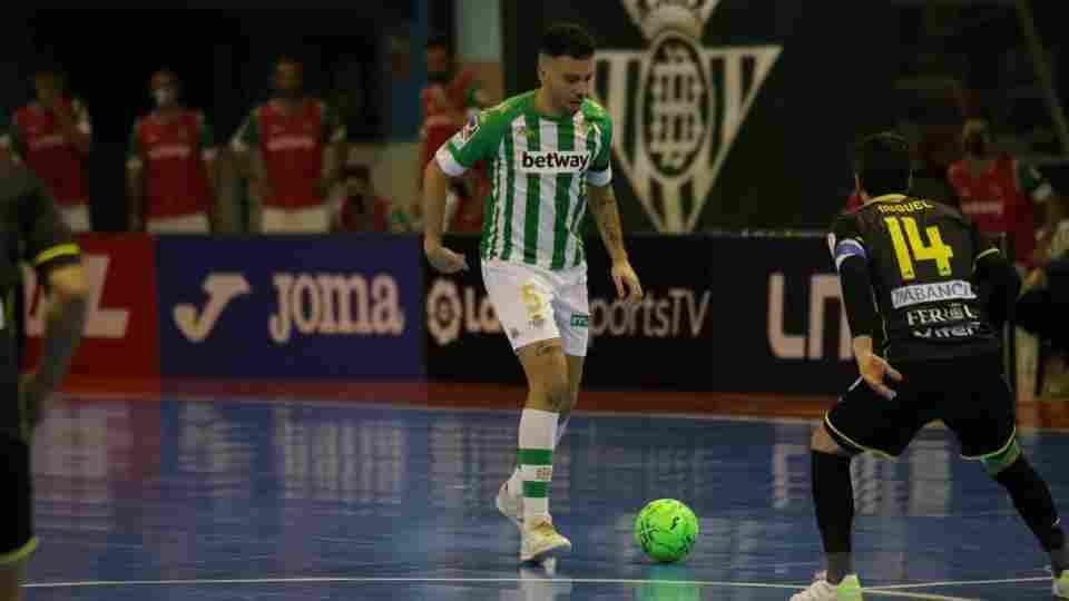 Elías: "El equipo ha tenido la paciencia necesaria para abrir la lata"