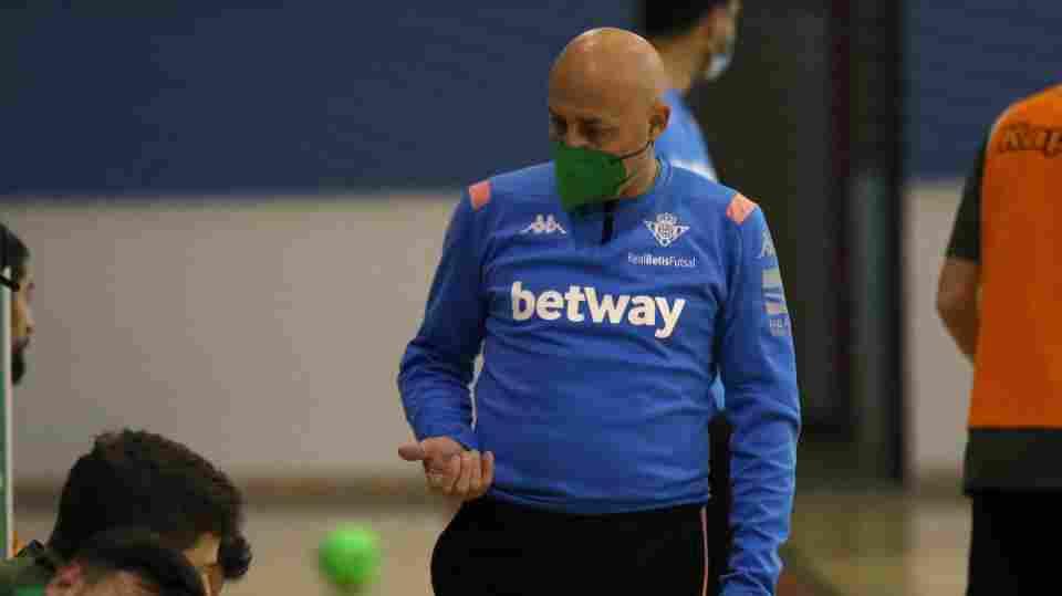 Juanito: "No nos vamos a salir de nuestro partido a partido"