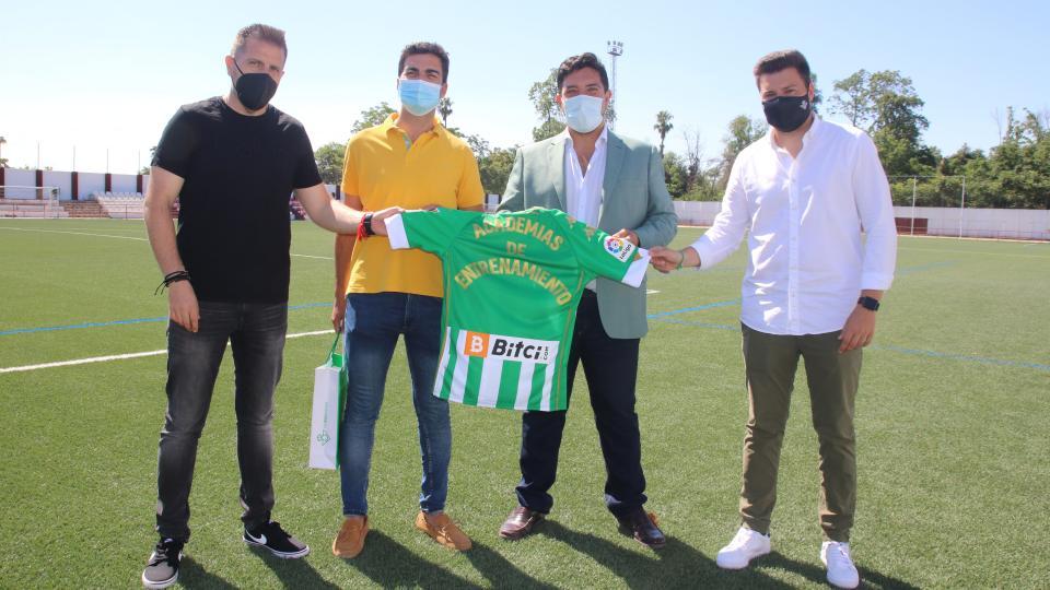 Presentación oficial de la Academia de Entrenamiento de Lora del Río 