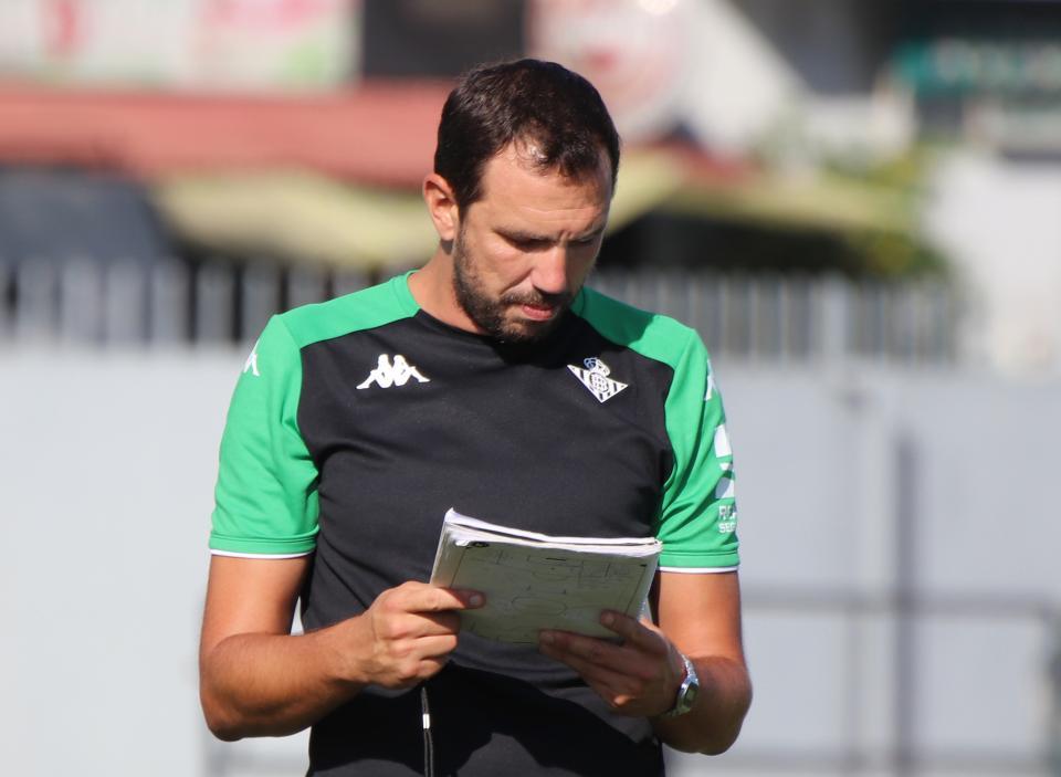 Amorós: "Hemos tenido muchísimas ocasiones para salir de aquí con más de un gol"