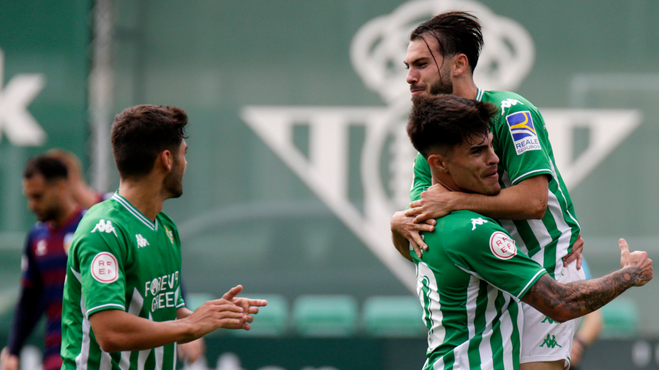 CRÓNICA | El Betis Deportivo toma oxígeno y confirma su mejoría (2-0)