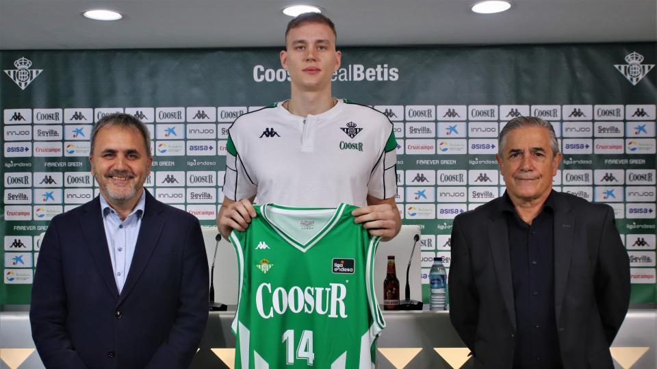 Anzejs Pasecniks, presentado como nuevo jugador del Coosur Real Betis