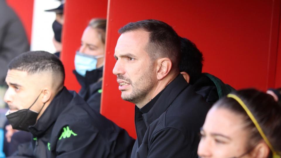 Amorós: "Hemos cometido errores que contra un equipo como el Atlético de Madrid te castigan"
