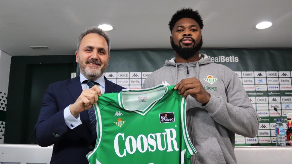 Presentación de Travis Leslie como nuevo jugador del Coosur Real Betis