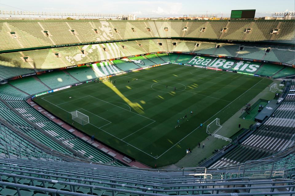 El Estadio Benito Villamarín, centro de recepción de material de ayuda humanitaria para Ucrania