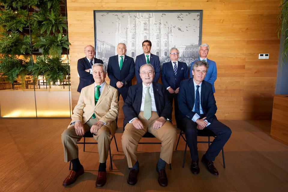 El Real Betis rinde homenaje a los presidentes de la entidad